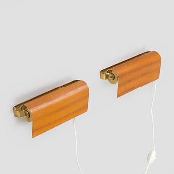 A pair of mid-20th century model 2317 wall lights by Valinte.