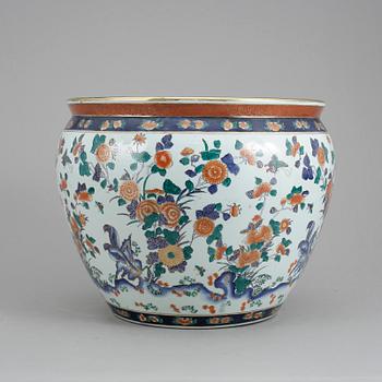 FISKBASSÄNG, porslin, märkt 1879.