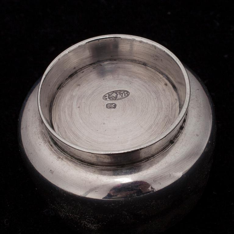 SALTKAR, ett par, silver, Anton Vasilijevitch Richter, Astrakhan, Ryssland, 1900-talets början. Vikt 40,4 g.
