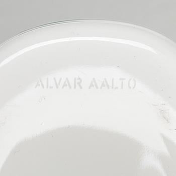 Alvar Aalto, vaser, 2 st, den mindre Iittalas 100-års jubileumsvas märkt Alvar Aalto Iittala 1881-1981.