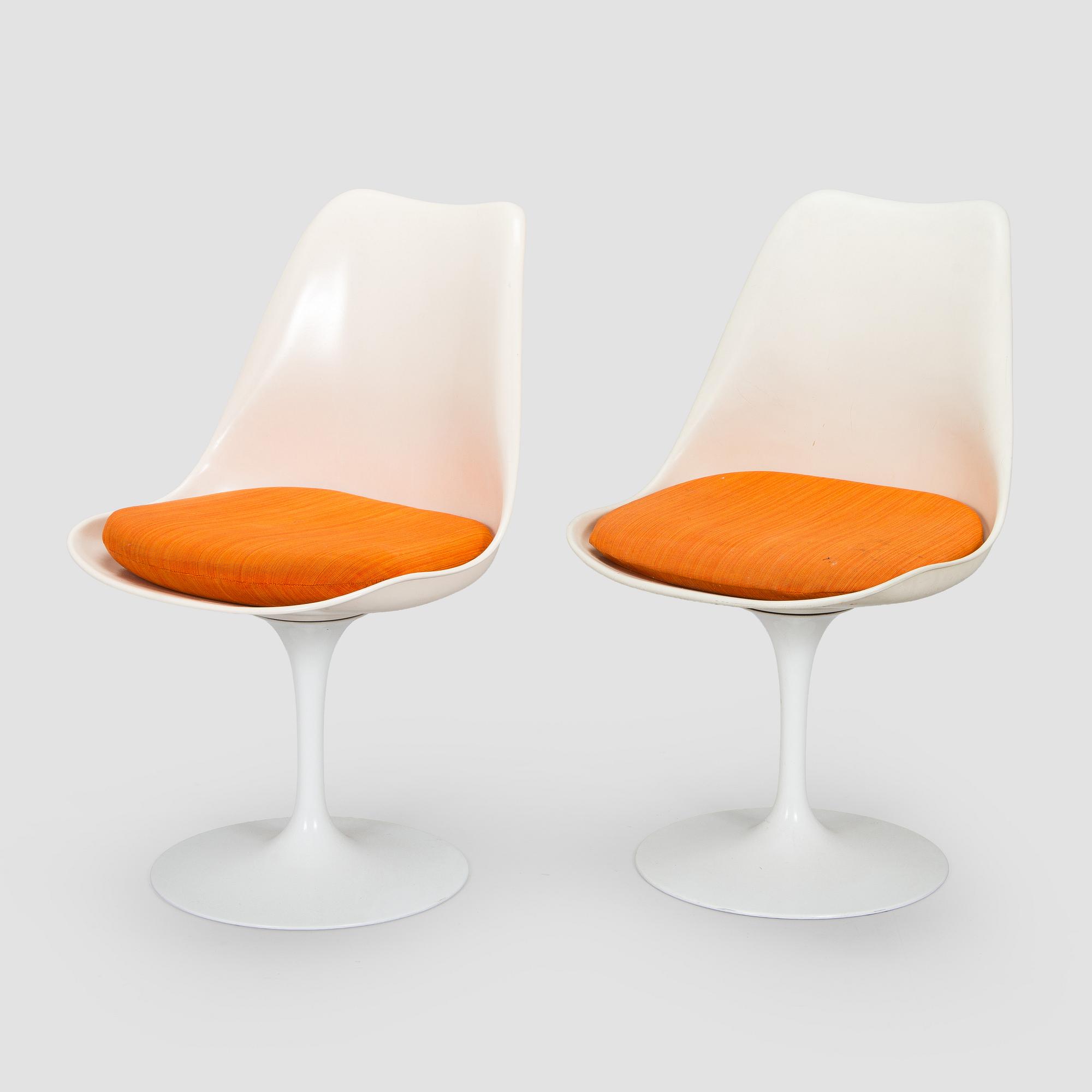 Eero Saarinen, A 'Tulip' furniture set, table with eight chairs, Knoll International, 1970s.