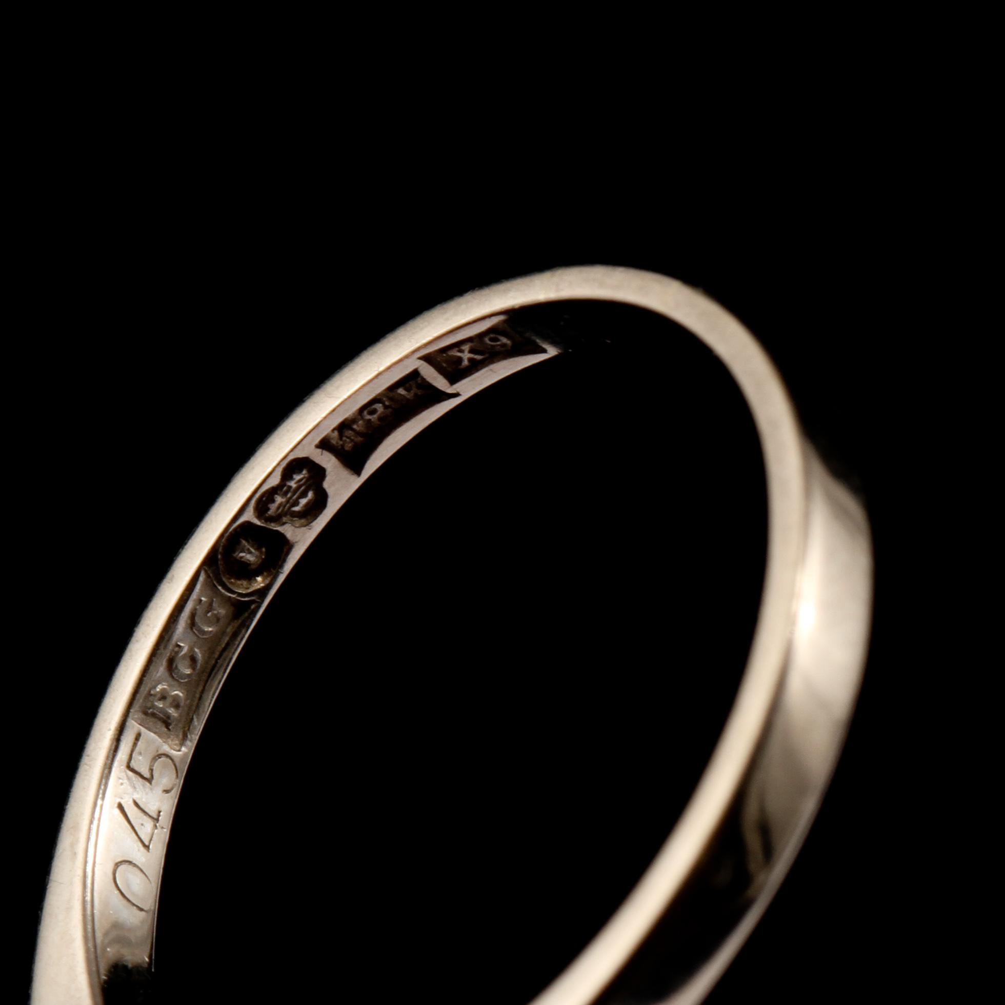 RING, 18k vitguld med 2 briljantslipade diamanter, tot 0.45 ct, Bo Cedstam, Stockholm, 1972. Vikt 3 g.