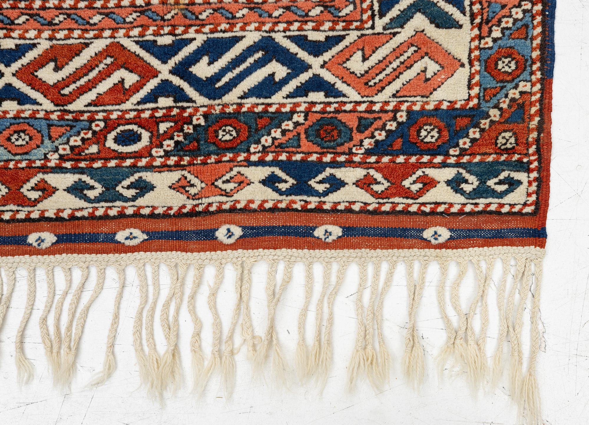 A semi-antique Turkish rug, 175 x 123 cm.