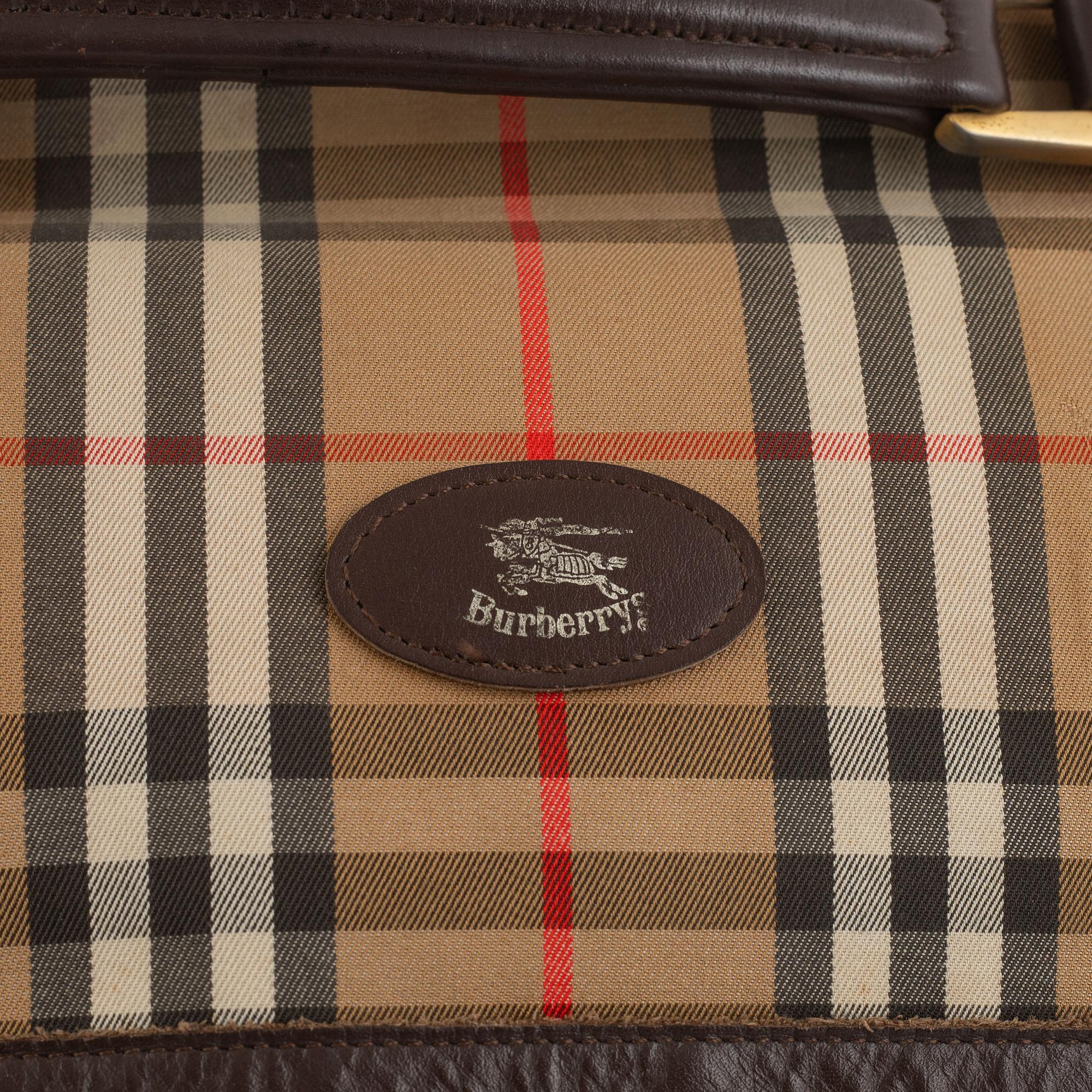 Burberry, weekend bag.