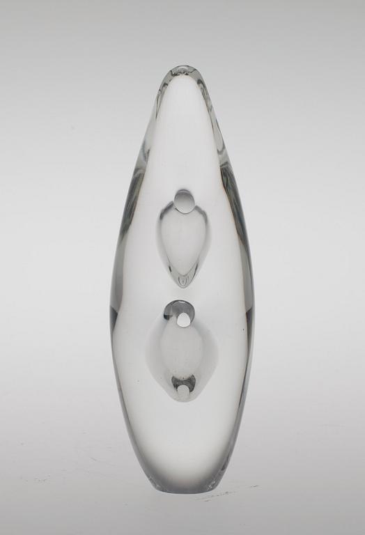 A GLASS SCULPTURE.