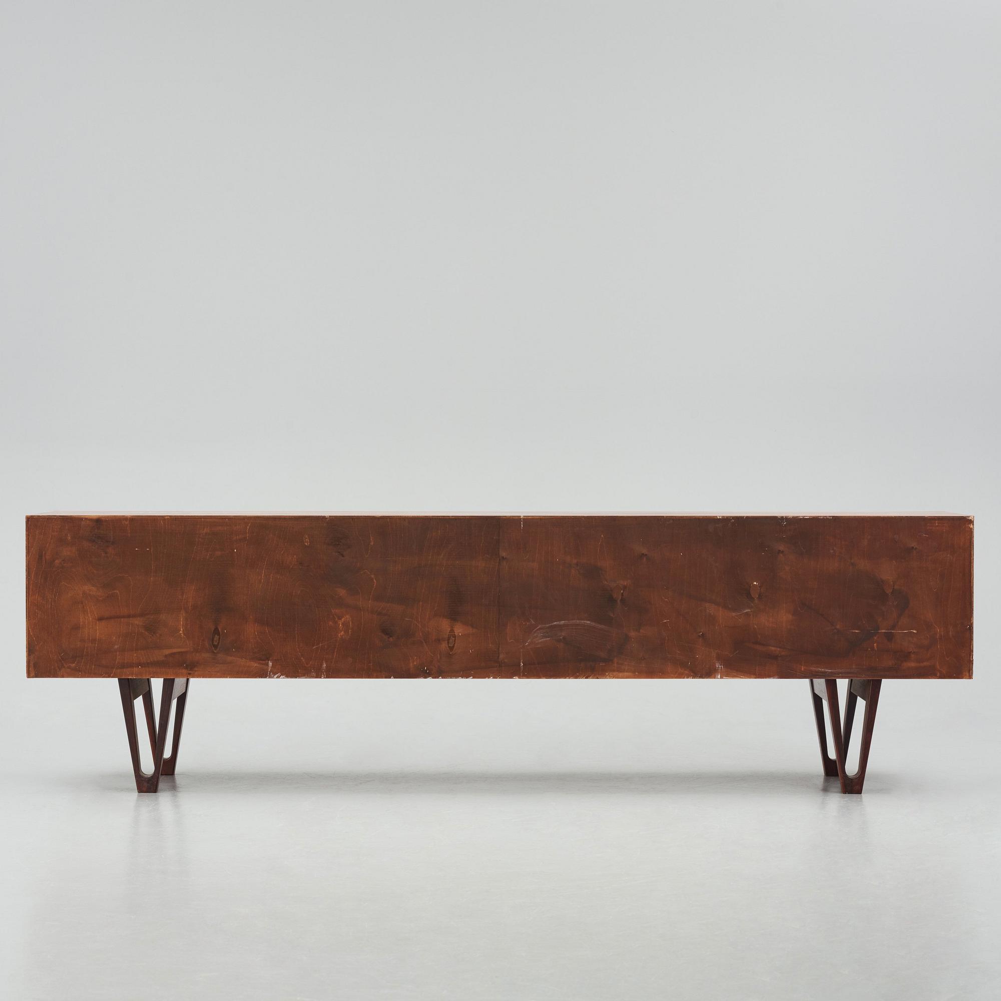 Ib Kofod-Larsen, sideboard, modell "501" ur "Ib 500"-serien, Seffle Möbelfabrik 1960-tal.