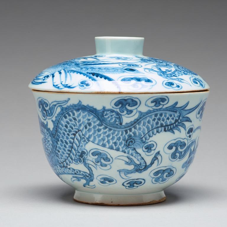 SKÅL med LOCK, porslin. Korea, Choson, 1800-tal.