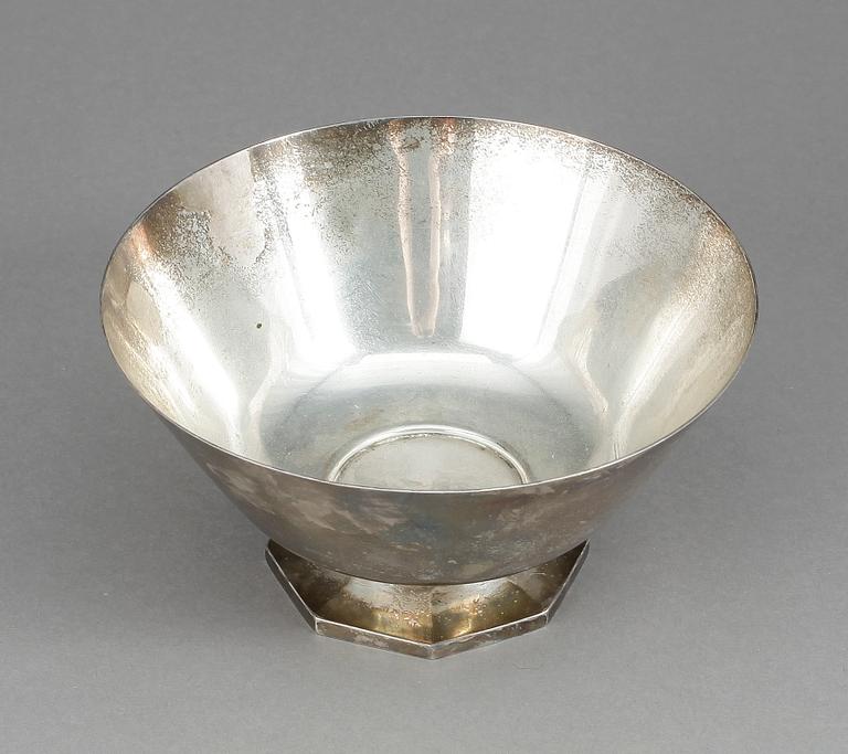 SKÅL, silver, CFG Stockholm 1954. Vikt 328,7 g.