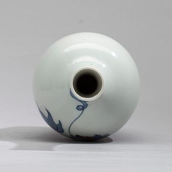 VAS, porslin, Kina,1800-tal, märkt Kang Xi.