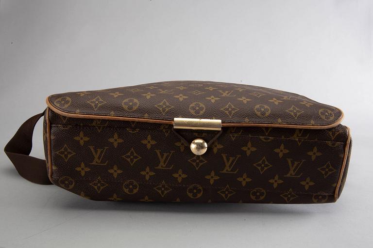 LOUIS VUITTON, Messenger bag.