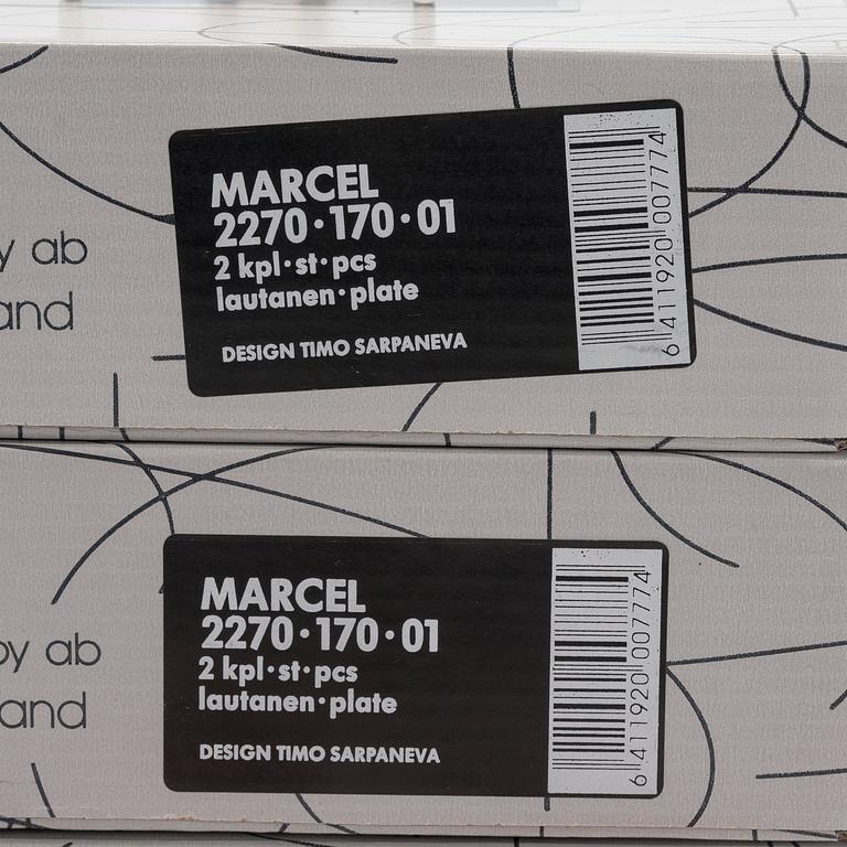 Timo Sarpaneva, skålar, 10 st  och tallrikar, 9 st, "Marcel"- serien för Iittala. I produktion 1993 - 1996.