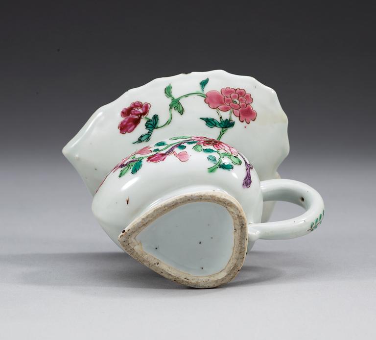 A famille rose spitoon, Qing dynasty, Qianlong (1736-95).