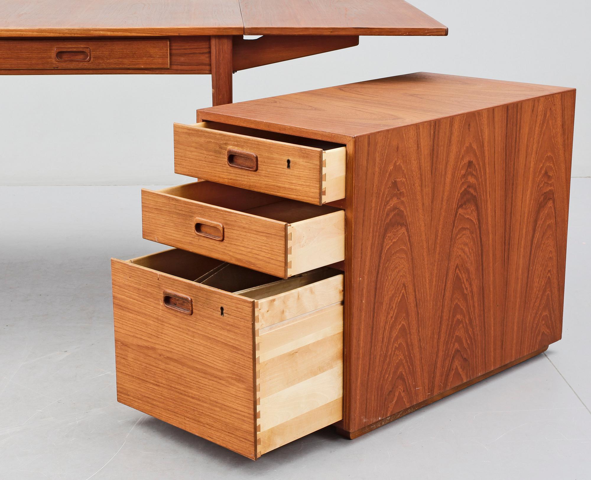 SKRIVBORD, märkt TROEDS Design Nils Jonsson för Bra Bohag, 1950-60-tal.