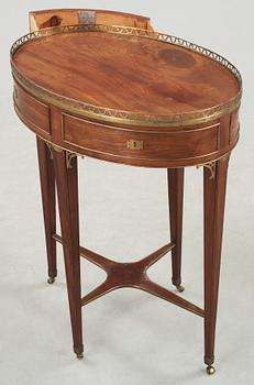 DAMARBETSBORD. Sengustavianskt stockholmsarbete, 1700-talets slut.