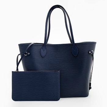 Louis Vuitton, a “Neverfull MM” bag.