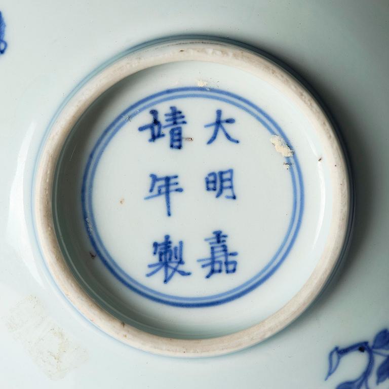 A blue and white bowl, Transition, 17th century.