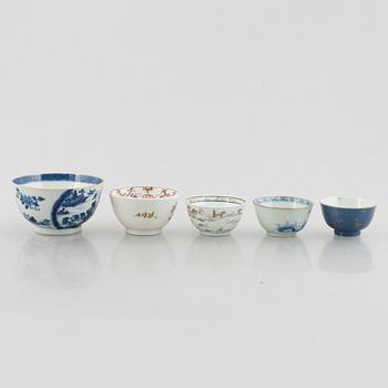 Eleven pieces of Chinese porcelain, 17th to 19th century.