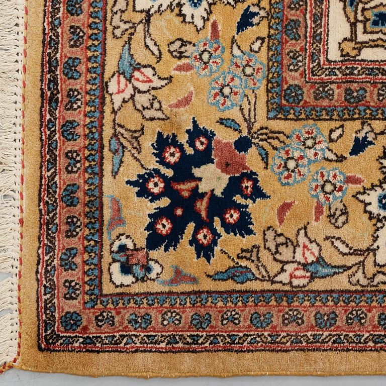 Matto, Old Qum, probably,  ca 357,5 x 218-226,5 cm.