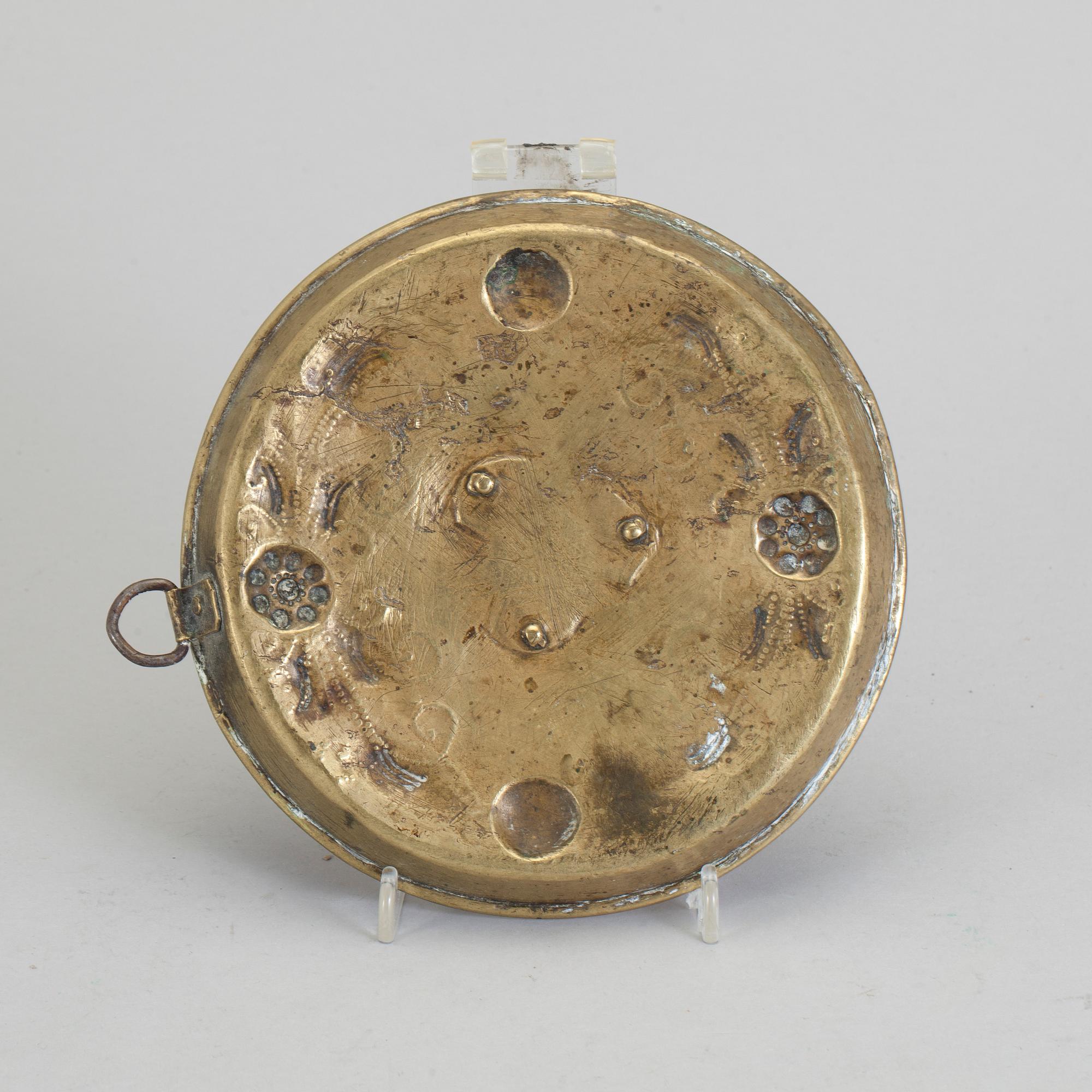 LJUSPLÅT, mässing, allmoge, 1700-tal.