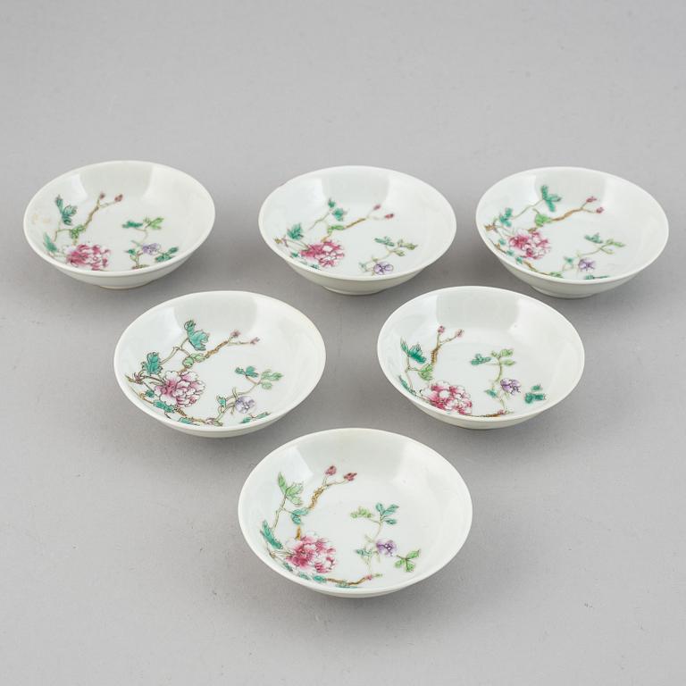 A set of 12 small Chinese dishes, early 20th Century.