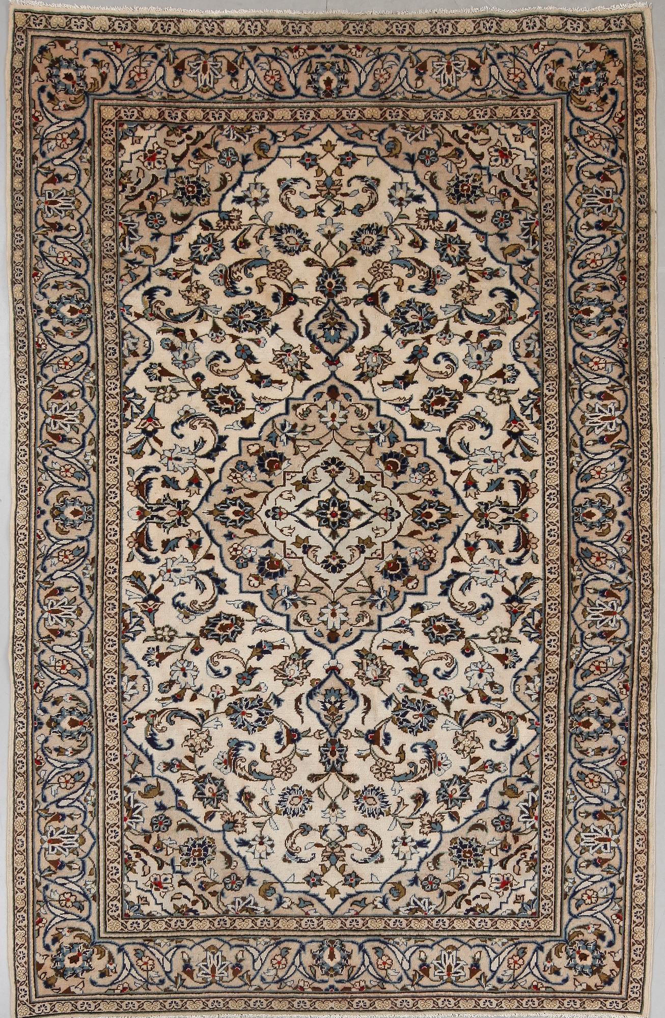 MATTA, Keshan, ca 298x195 cm.