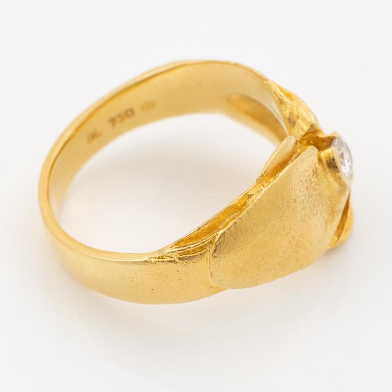 Ring 18K guld med en rund briljantslipad diamant.