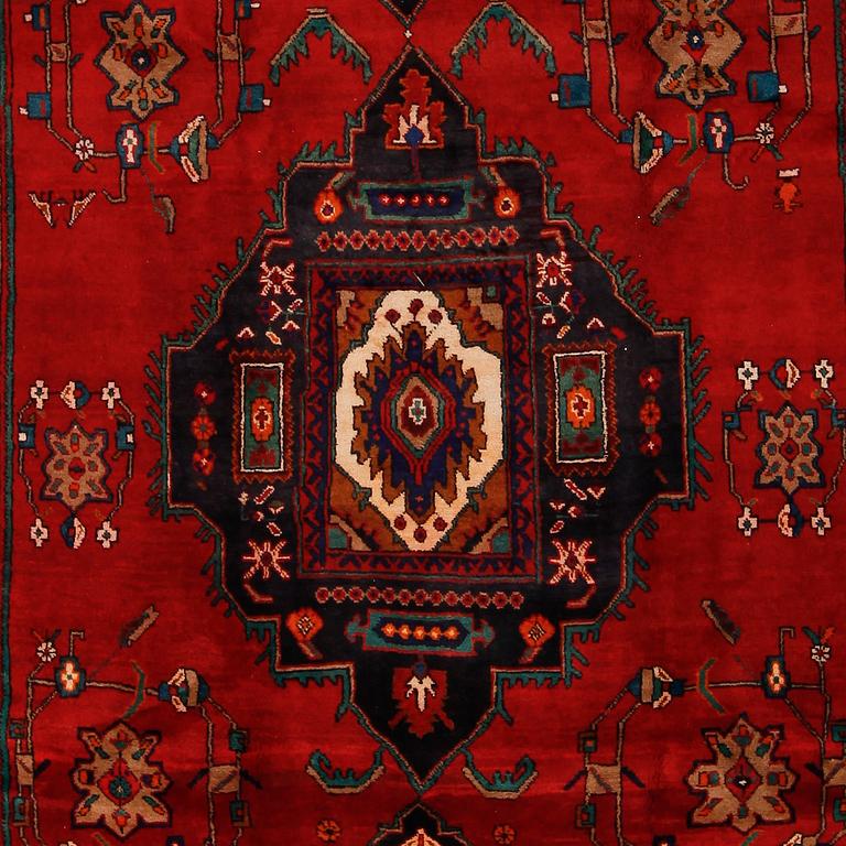 MATTA, Hamadan, ca 342 x 205 cm.