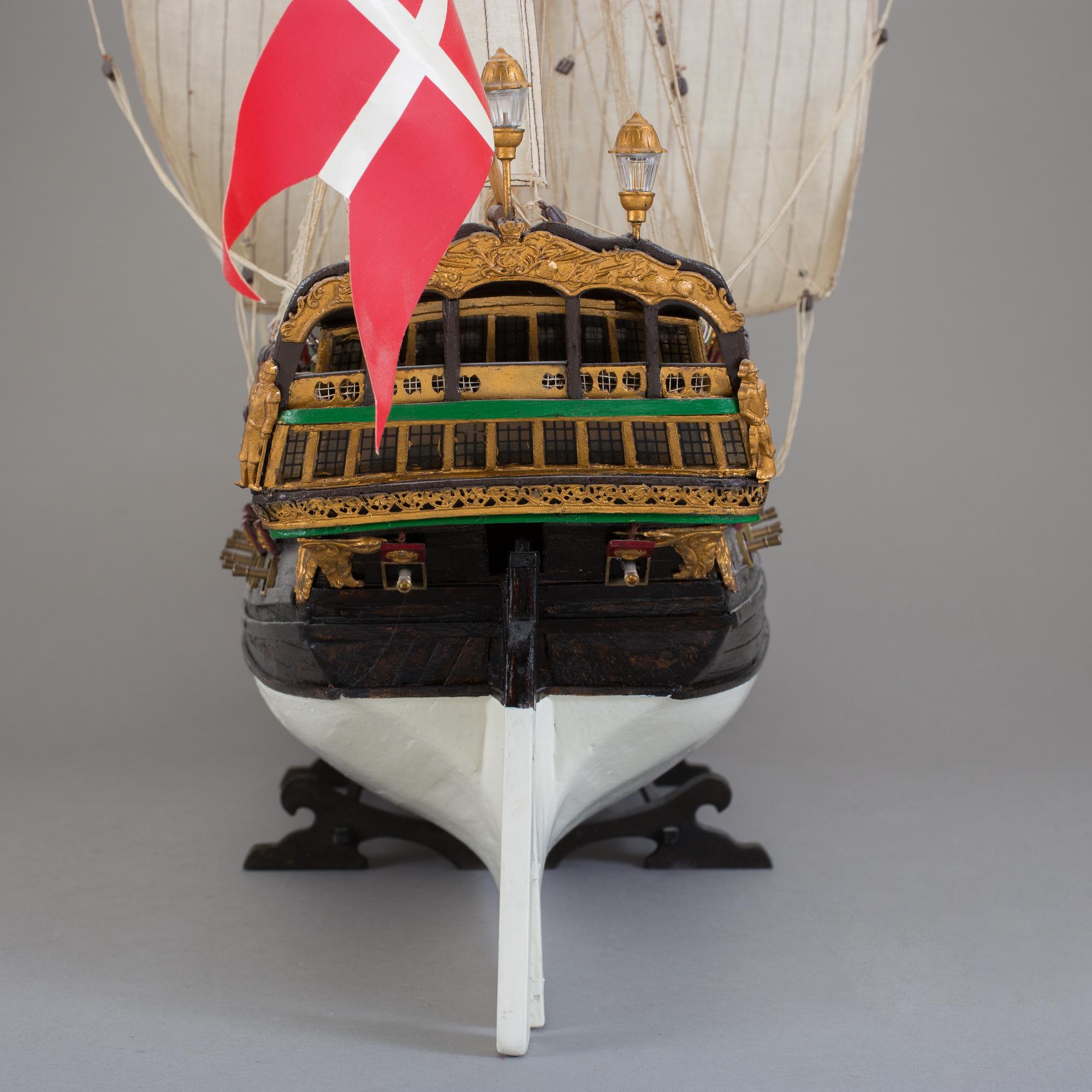 SKEPPSMODELL, med dansk flagg, 1900-tal.
