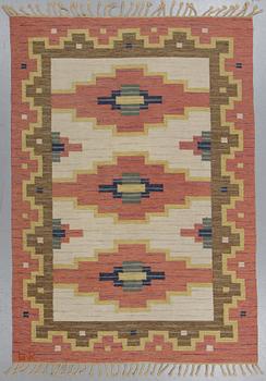 A carpet, flat weave, ca 239-241 x 166,5-168 cm, signed GK. Sweden around 1960.