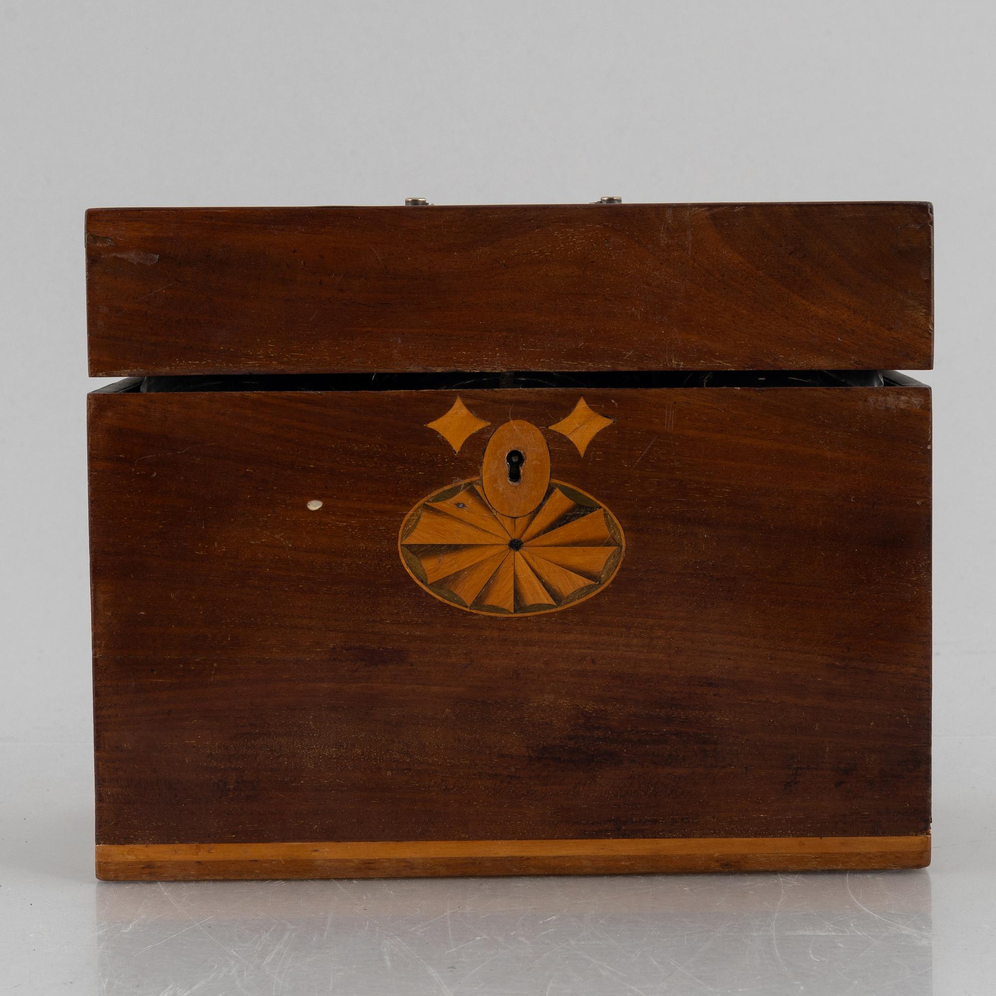 A wooden box with three glass flaska, first half of the 19th century.