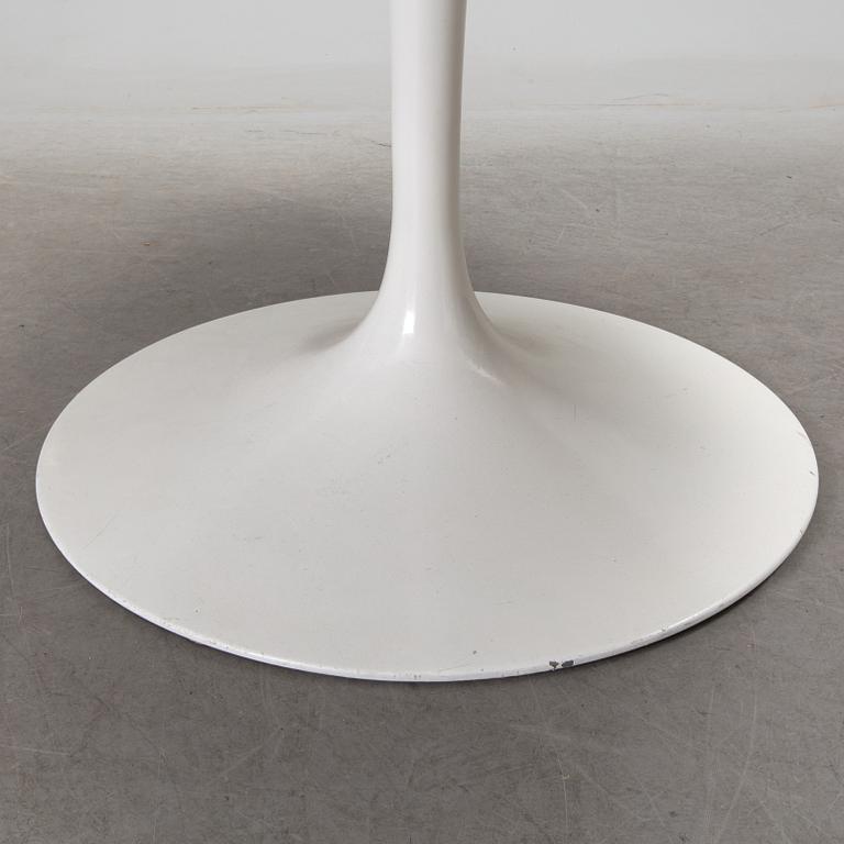 A 'Tulip' table by Eero Saarinen.