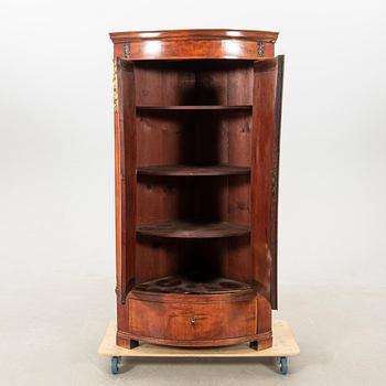 Corner cabinet, first half of the 19th century.