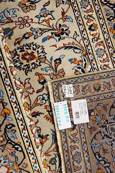 A Kashan carpet, c. 337 x 245 cm.