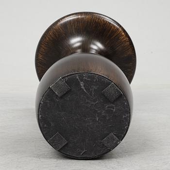 BARBARA BARRY, "Swell accent table" för Baker Furniture.