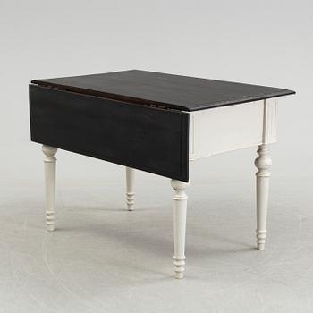 SKRIVBORD MED KLAFF, 1800-talets andra hälft.
