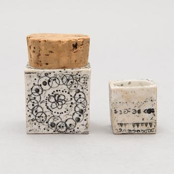 RUT BRYK, kryddburkar, 2 st, stengods, ena signerad Bryk.