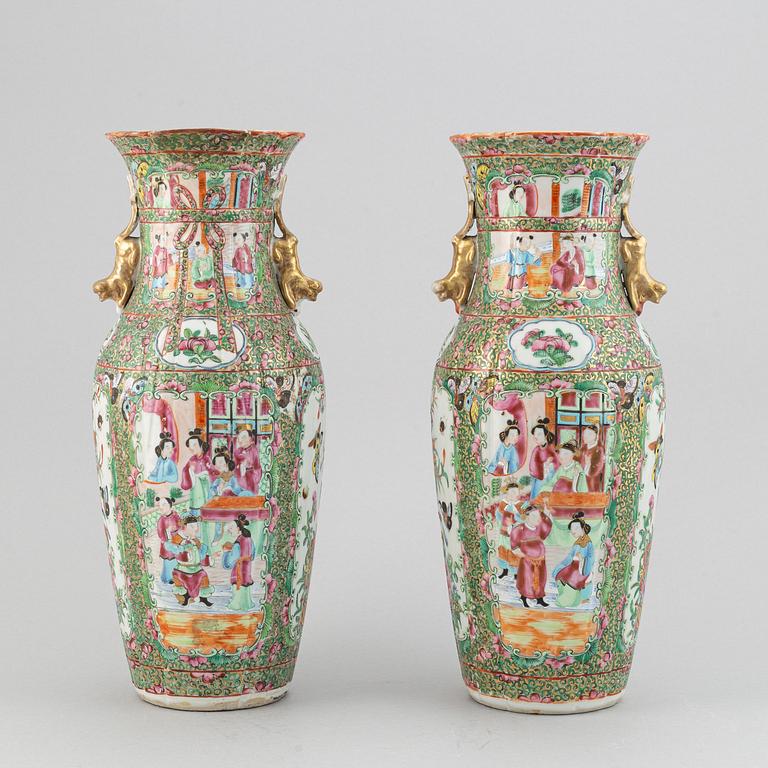 A pair of famille rose canton vases, Qing dynasty, late 19th century.