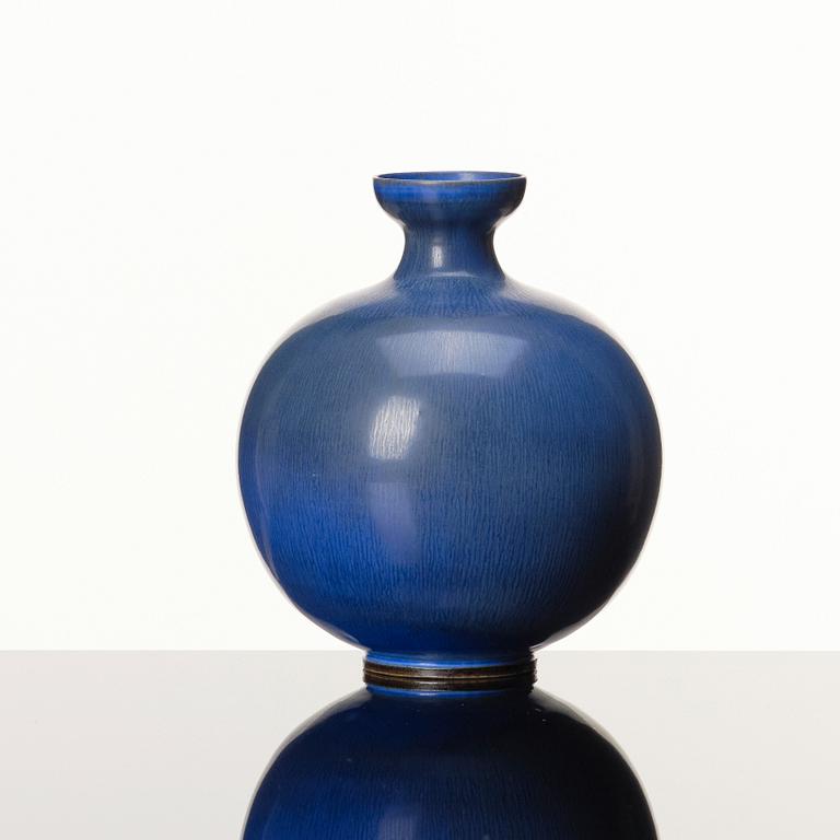 Berndt Friberg, a stoneware vase and two bowls, Gustavsberg studio, Sweden 1951-72.