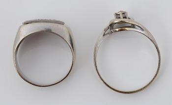 RINGAR, 2 st, 18 k vitguld samt diamanter, tot vikt ca 7.0 g.