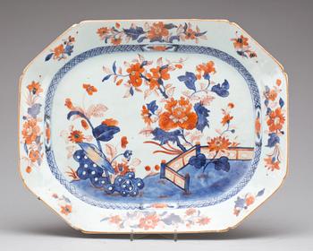 STEKFAT, porslin, Kina, Qianlong (1736-95).