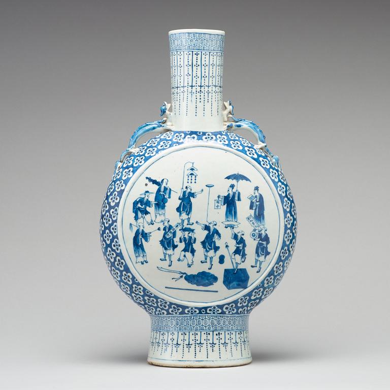 A large blue and white moon flask, Qing dynasty, 19th Century.