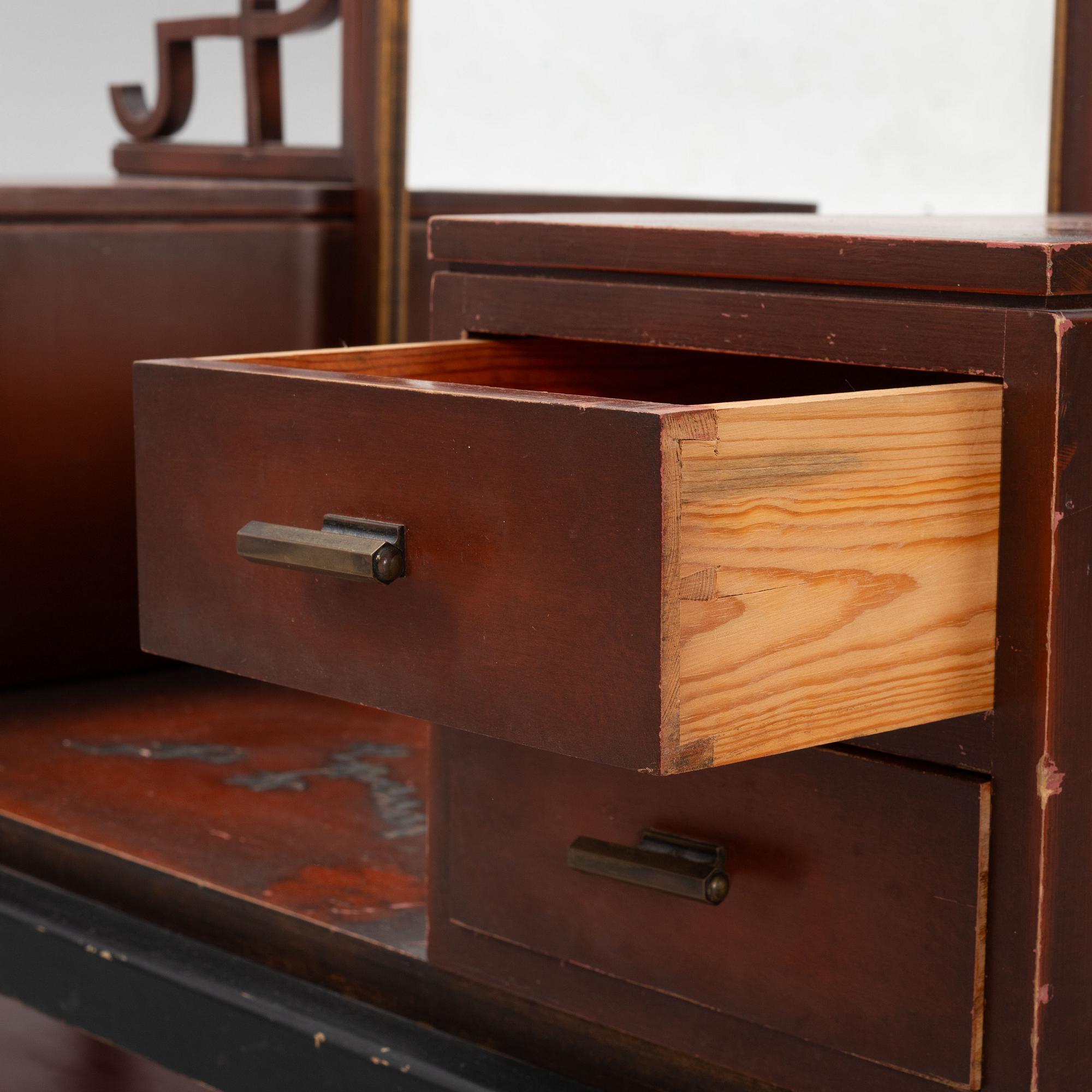 A Swedish grace mirror with a chest of drawers, 1920s/30s.