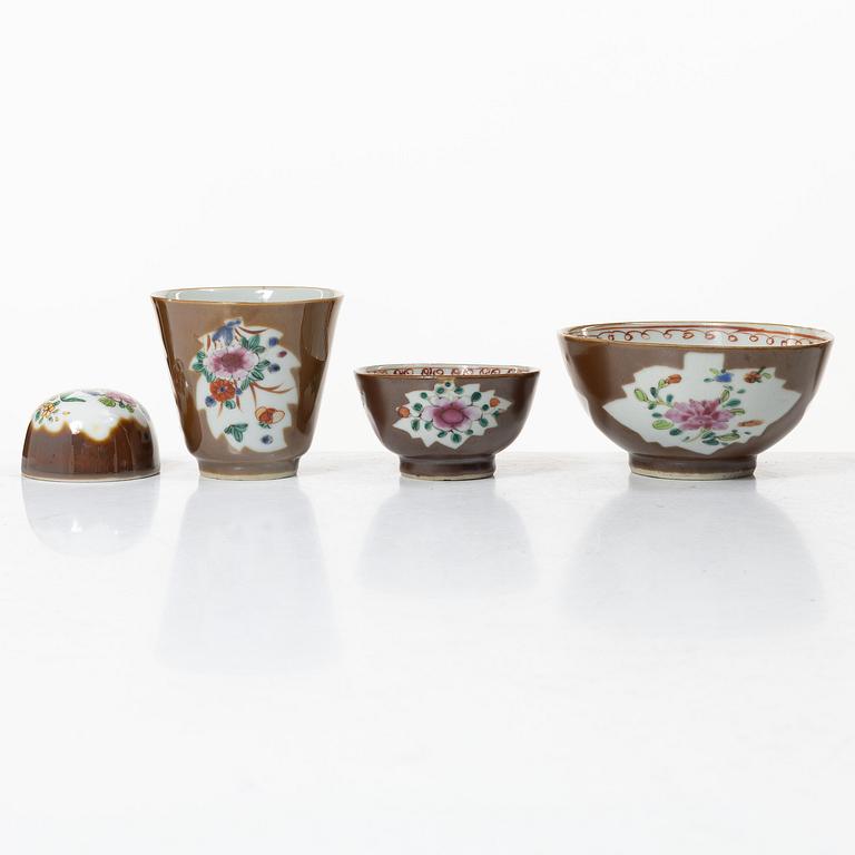 A group lot of Chinese Export porcelain, Qing dynasty, 18th century.  (6 pieces).