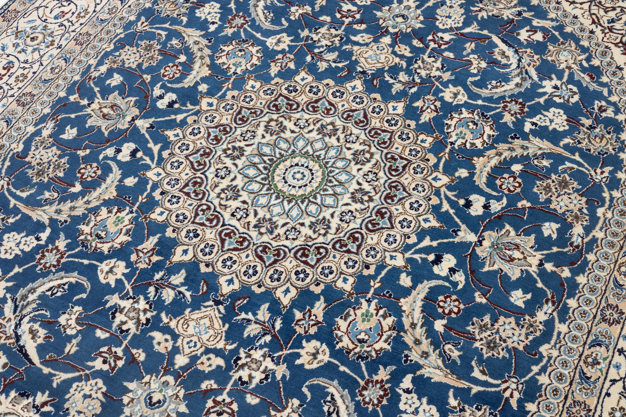 Matta, Nain, ca 230 x 194 cm.