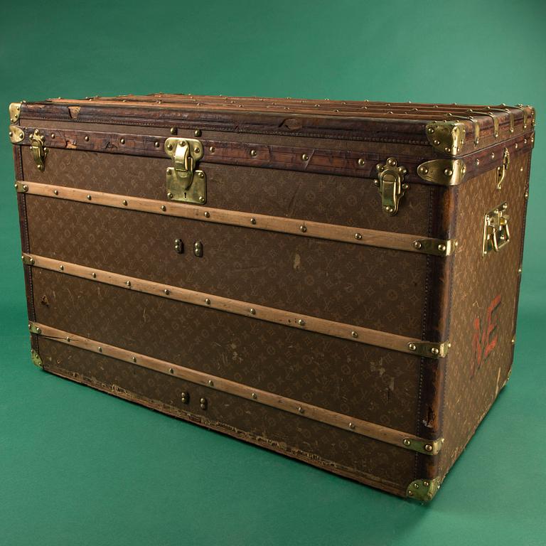 LOUIS VUITTON, a Monogram canvas trunk, late 19th/early 20th century.