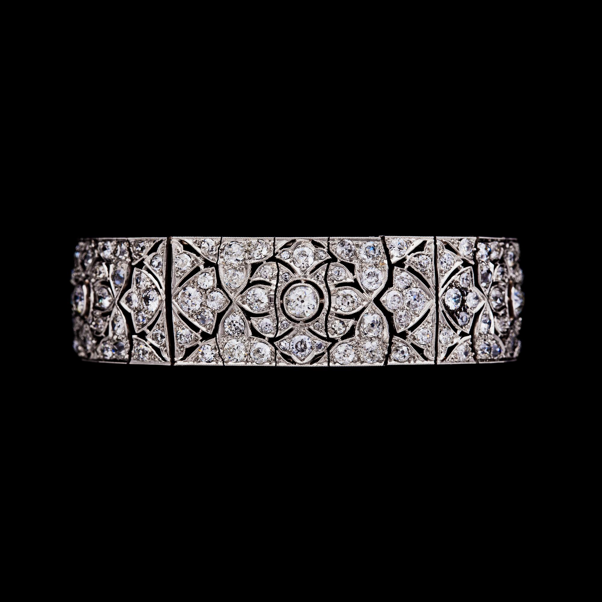 An old- and antique cut diamond bracelet, tot. app 16 ct. 1930's.