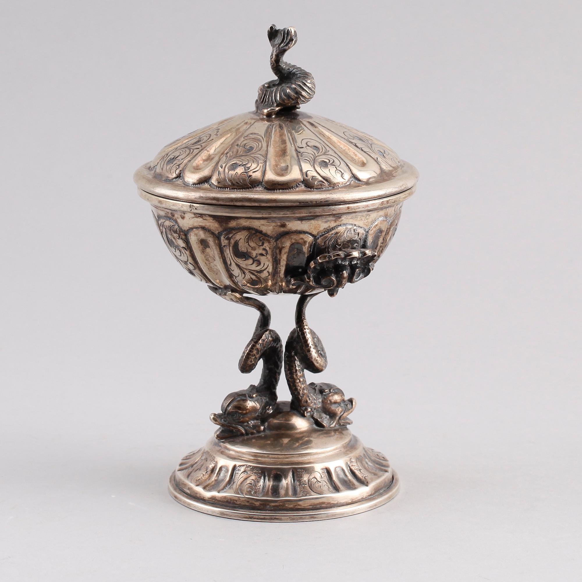 LOCKSKÅL, silver, svenska importstämplar, 1800-talets andra hälft. Vikt ca 301 gram.