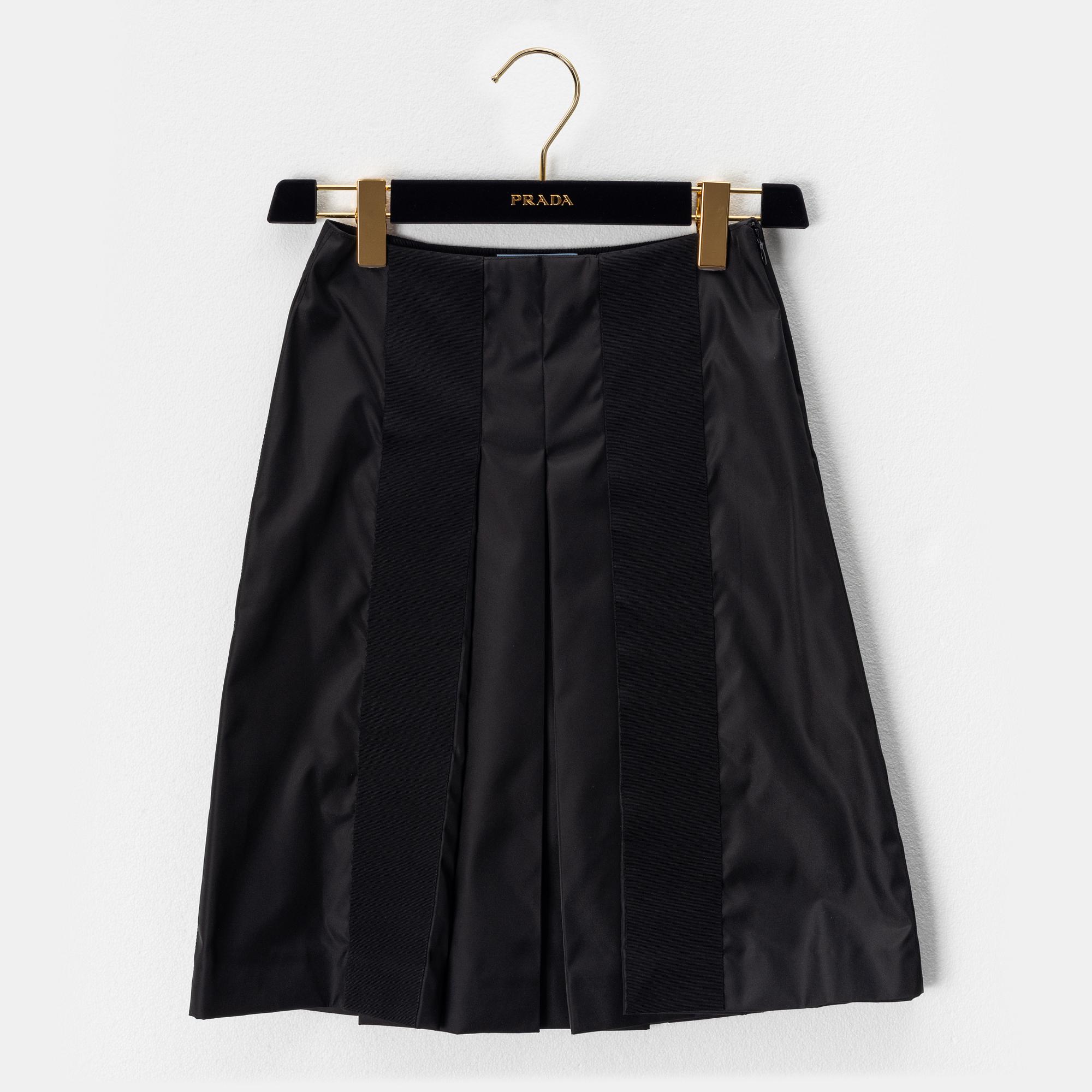 Prada, a black nylon skirt, size 36.