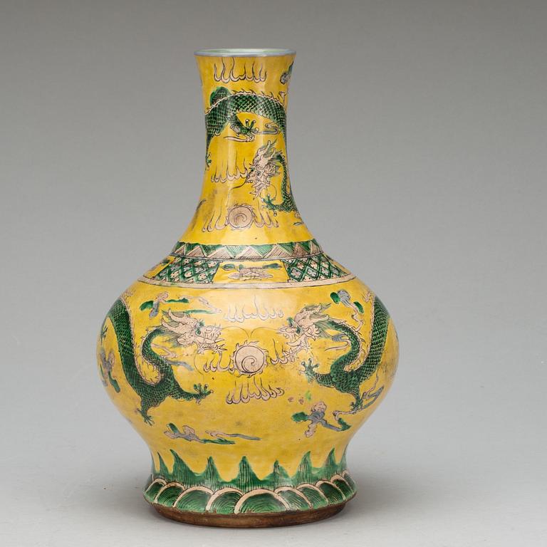 VAS, porslin, Kina 1800/1900-tal.