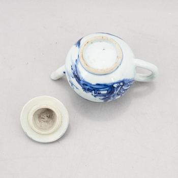A group of three Chinese porcelain cups, two sacuers and a small teapot, Qing dynasty, 18th century.
